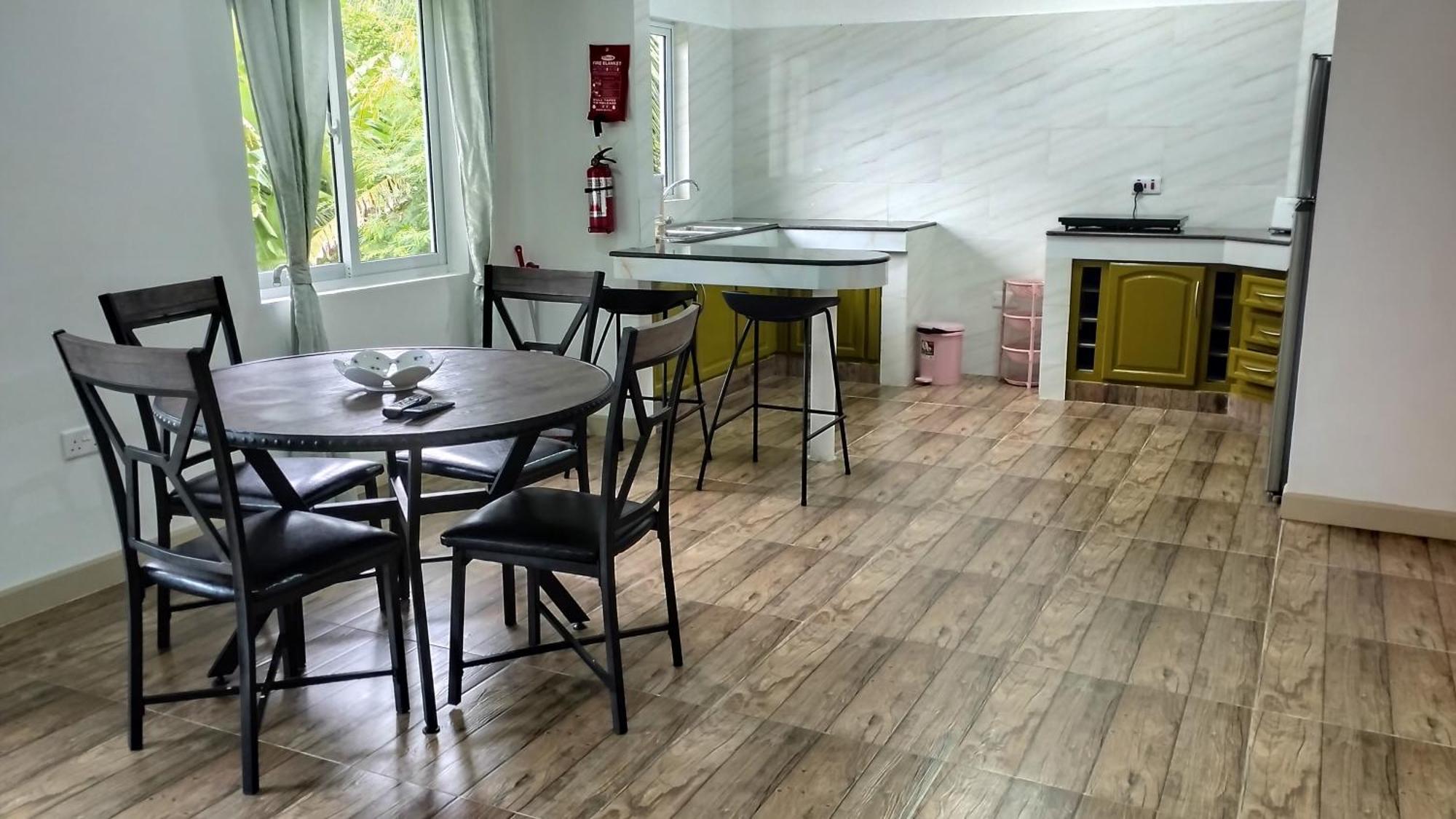 Dovass Self Catering Apartments 타카마카 외부 사진