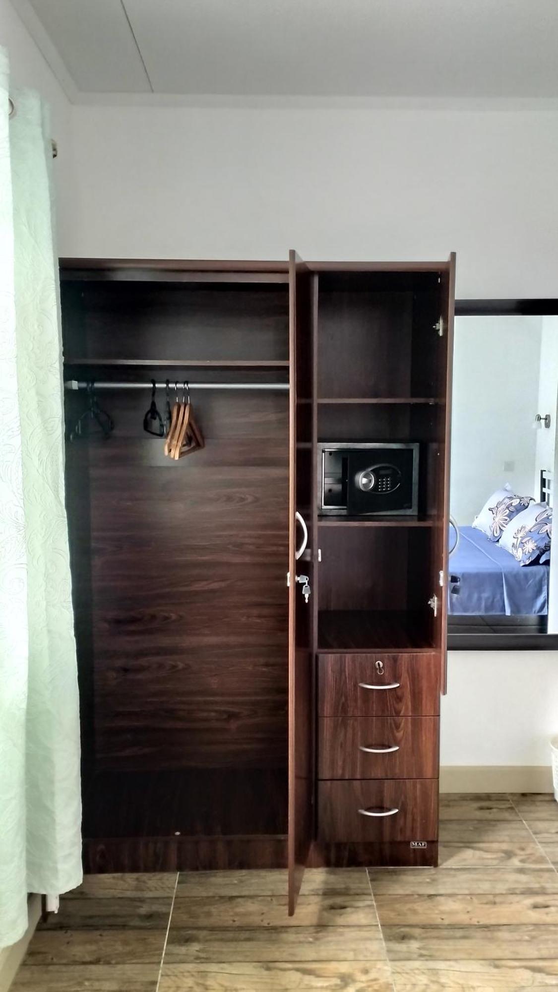 Dovass Self Catering Apartments 타카마카 객실 사진