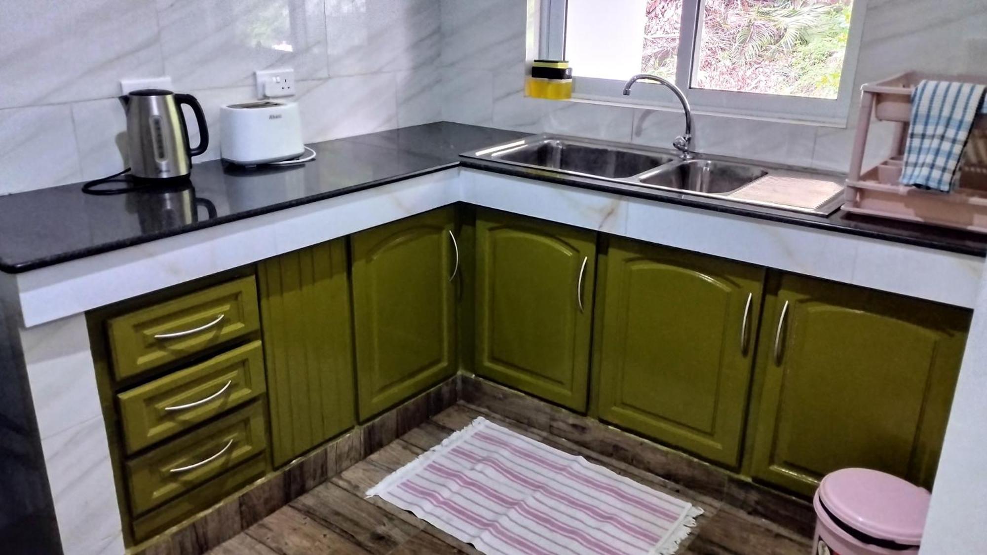 Dovass Self Catering Apartments 타카마카 객실 사진